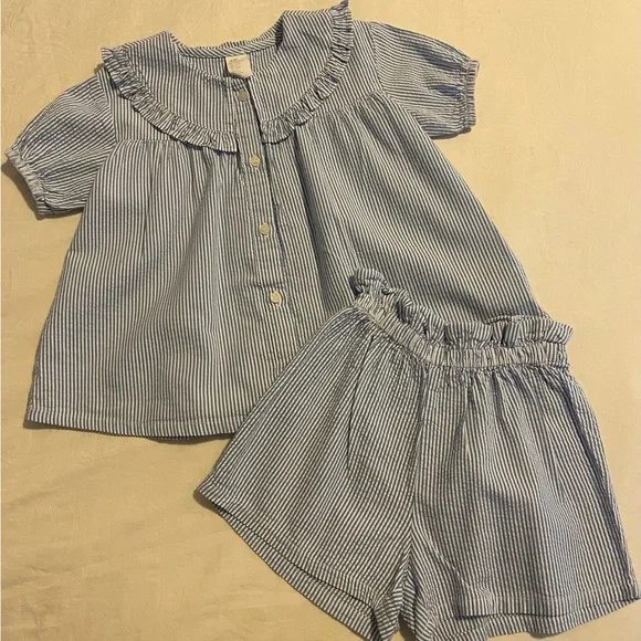 Practically New : H& M summer ruffle outfit ( fits bigger) size 3T - Picture 4 of 7